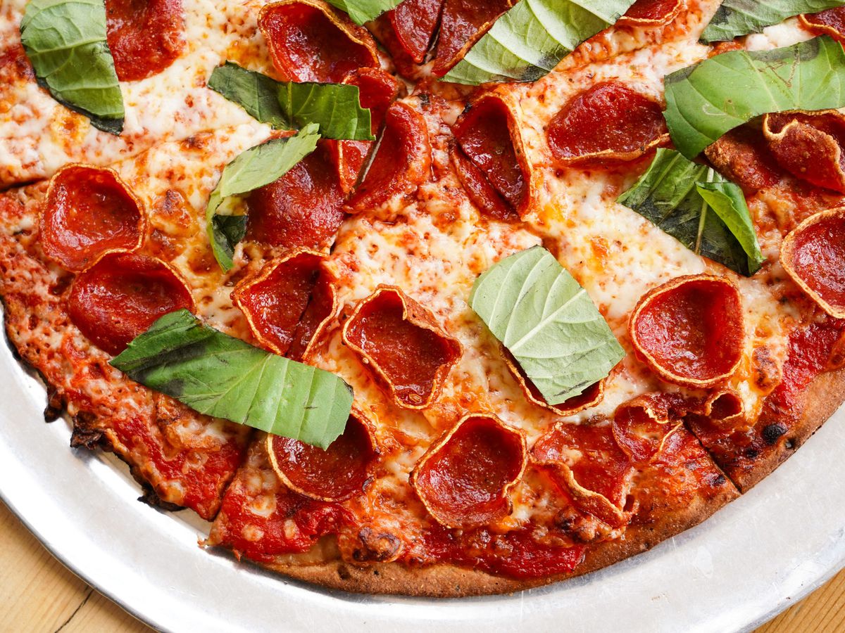 A pizza.