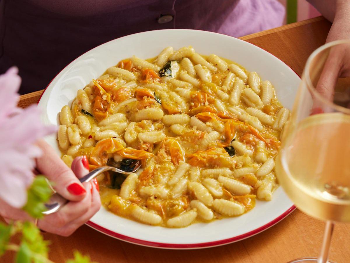 A plate of pasta.