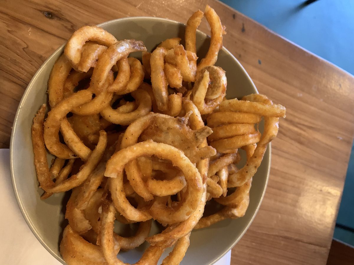A bowl of fries.